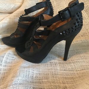 Black leather Steve Madden Sandals